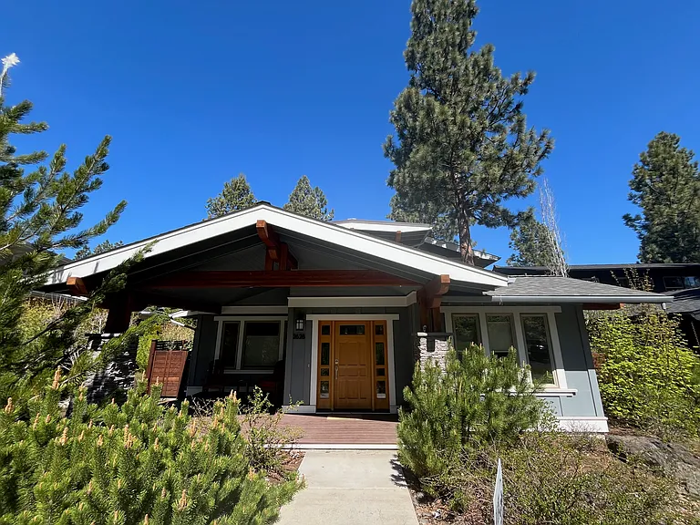 2628 NW Crossing Dr — Photo 1