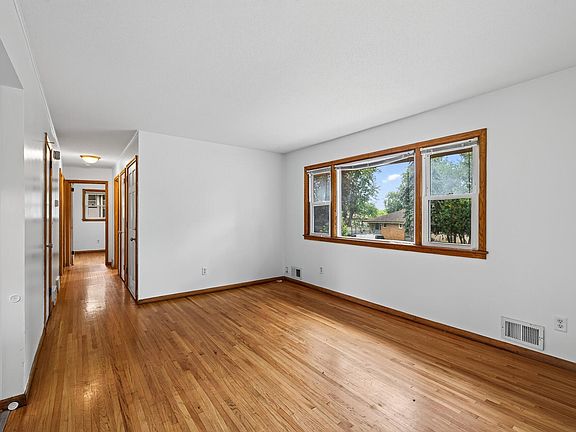 5th image of 4509 Fillmore St NE