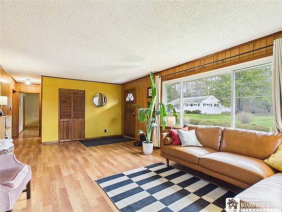 4th image of 401 Cherry St