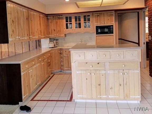 5th image of 12 Timberlane Dr