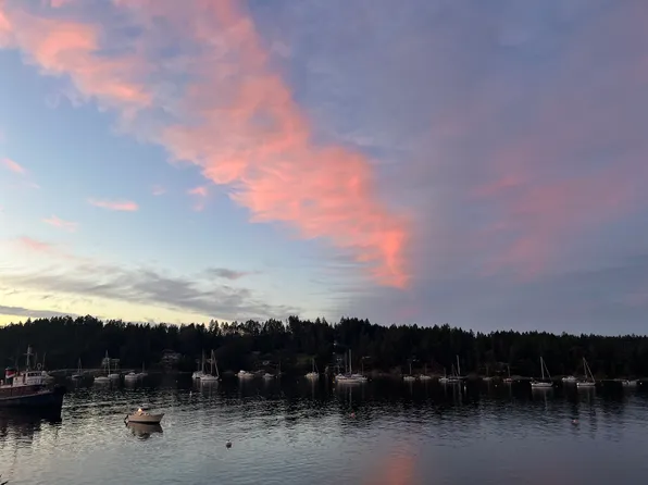 111 Fulford Ganges Rd, Saltspring Island, BC V8K 2R9