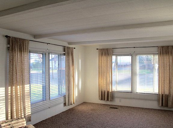 3rd image of 951 SE Scenic View Dr