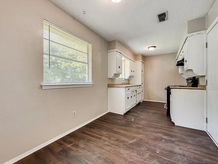 6809 Yorkston St — Photo 12