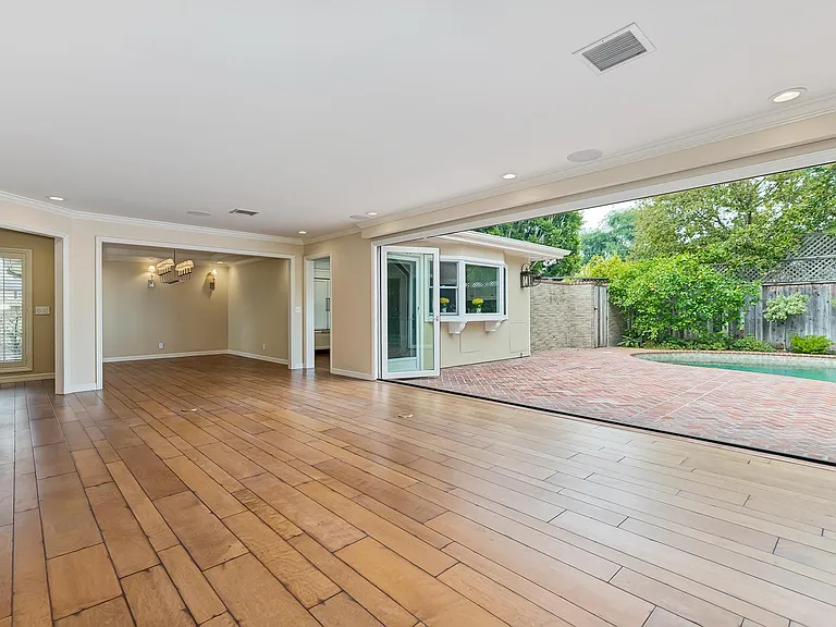 4211 Toluca Lake Ave — Photo 12