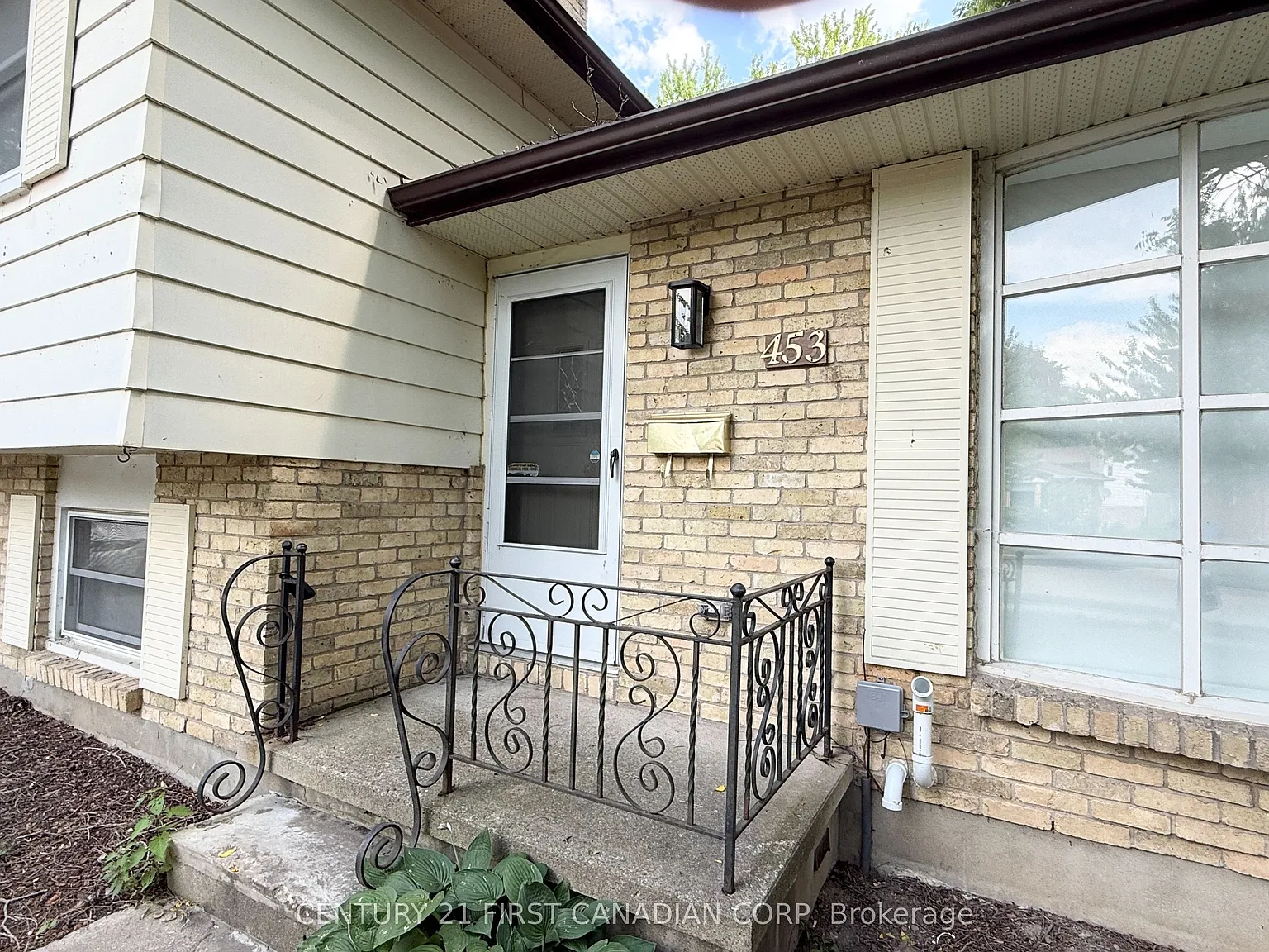 3 bed, $2,100 — Photo 2