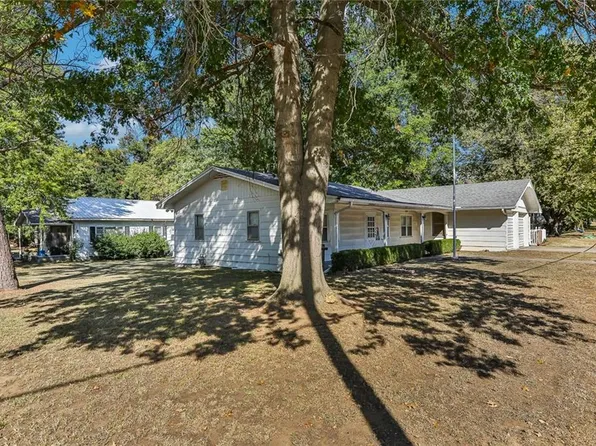 500 N State St, Caney, KS 67333