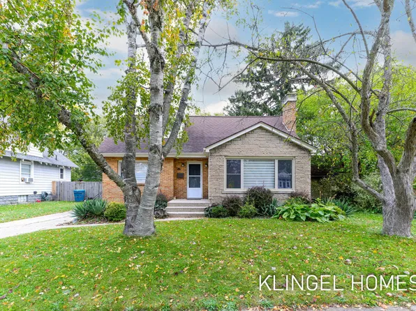 1054 W Larch Ave, Muskegon, MI 49441