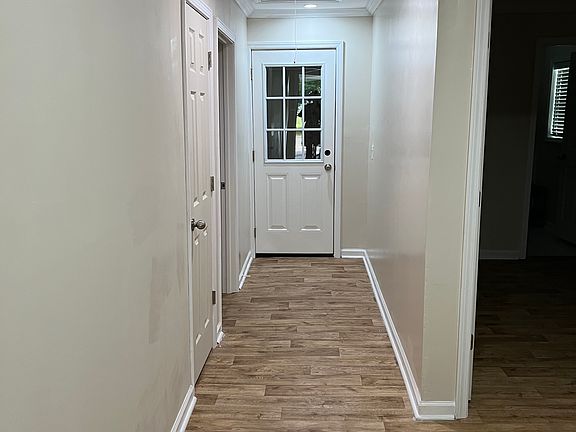 4th image of 202 E Keitt St