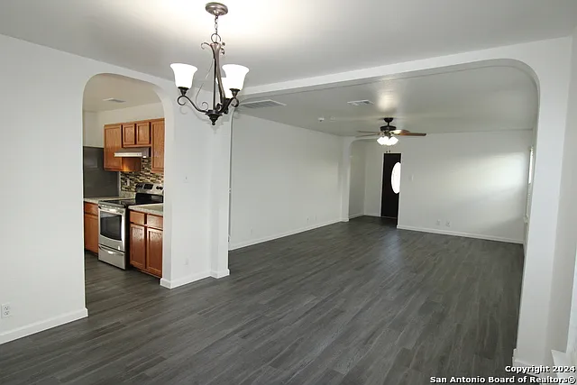 3 bed, 2.5 bath, 1955 sqft, $1,800 — Photo 4