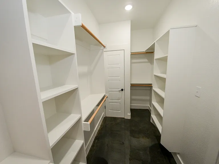 612 E Shepherd St — Photo 5