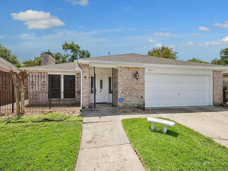 6511 Pauma Dr — Photo 2