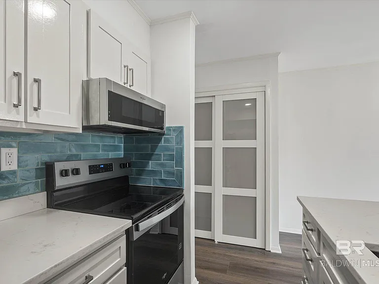 2024 Sea Cliff Dr N #2024 — Photo 7