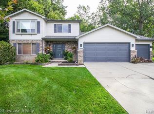 499 Williamsport Ct, White Lake, MI