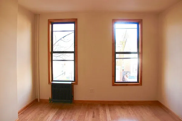 Rented by Leonidas Realty | media 28