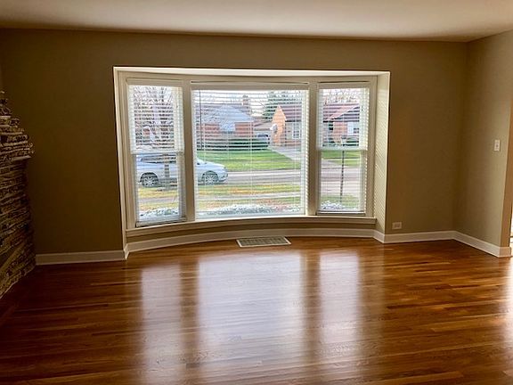 3rd image of 2125 Norfolk Ave