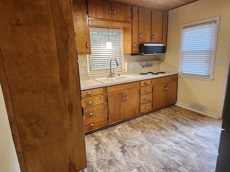 5525 Three Points Blvd — Photo 10