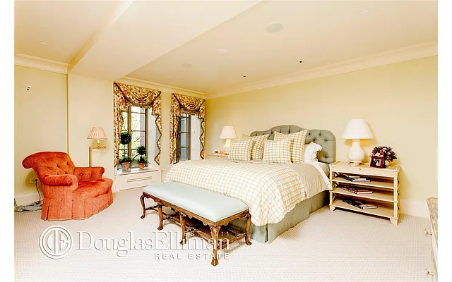 Sold by Douglas Elliman | media 21