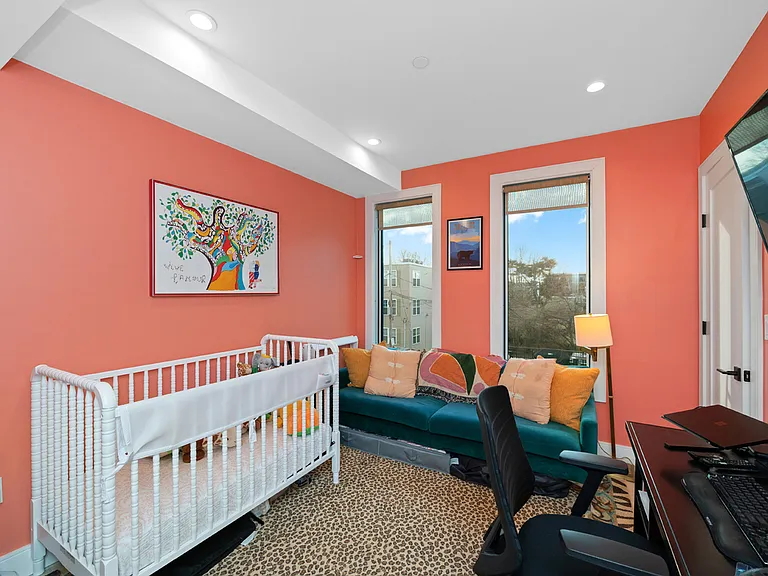 347 Maverick St #7 — Photo 12
