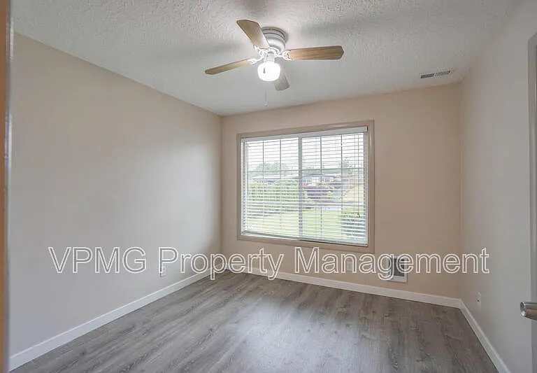 5404 NE 45th St — Photo 21