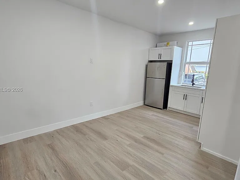 2425 SW 6th St #10 — Photo 6