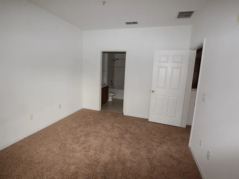 2604 Grand Central Pkwy #2 — Photo 7