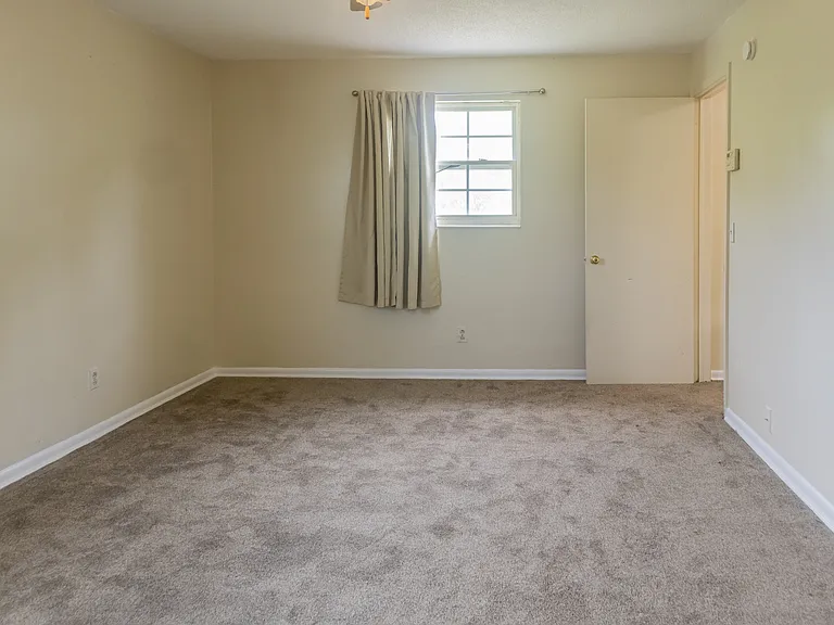 5039 Winchester Dr S — Photo 13