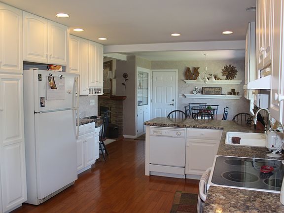 4th image of 2424 Hoeschler Dr