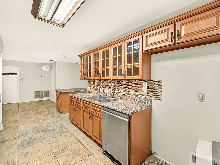 303 Saint Augustine Ave — Photo 19