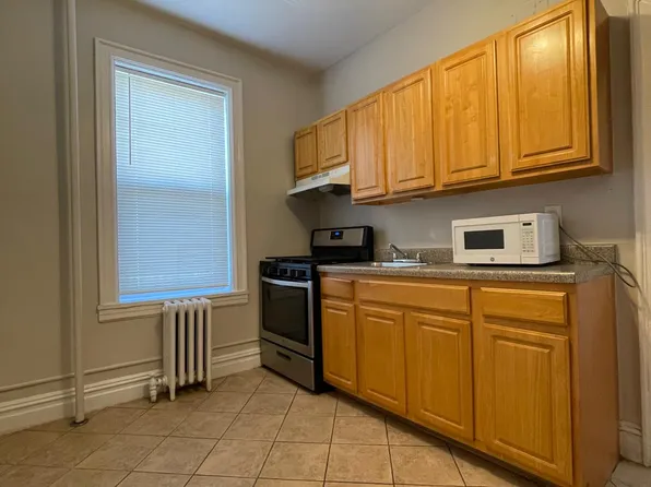 164 Sterling Avenue image 1 of 5