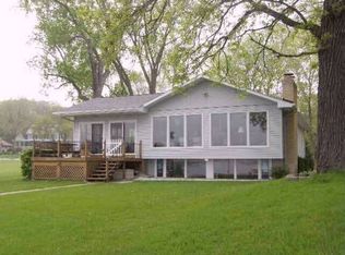 43 N Holly Ave, Fox Lake, IL 60020