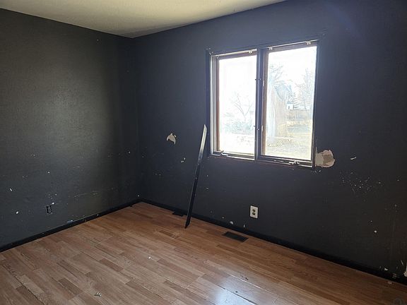 5th image of 320 E 13th St