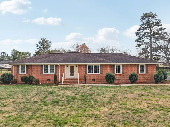 1009 Driftwood Dr, Siler City, NC 27344