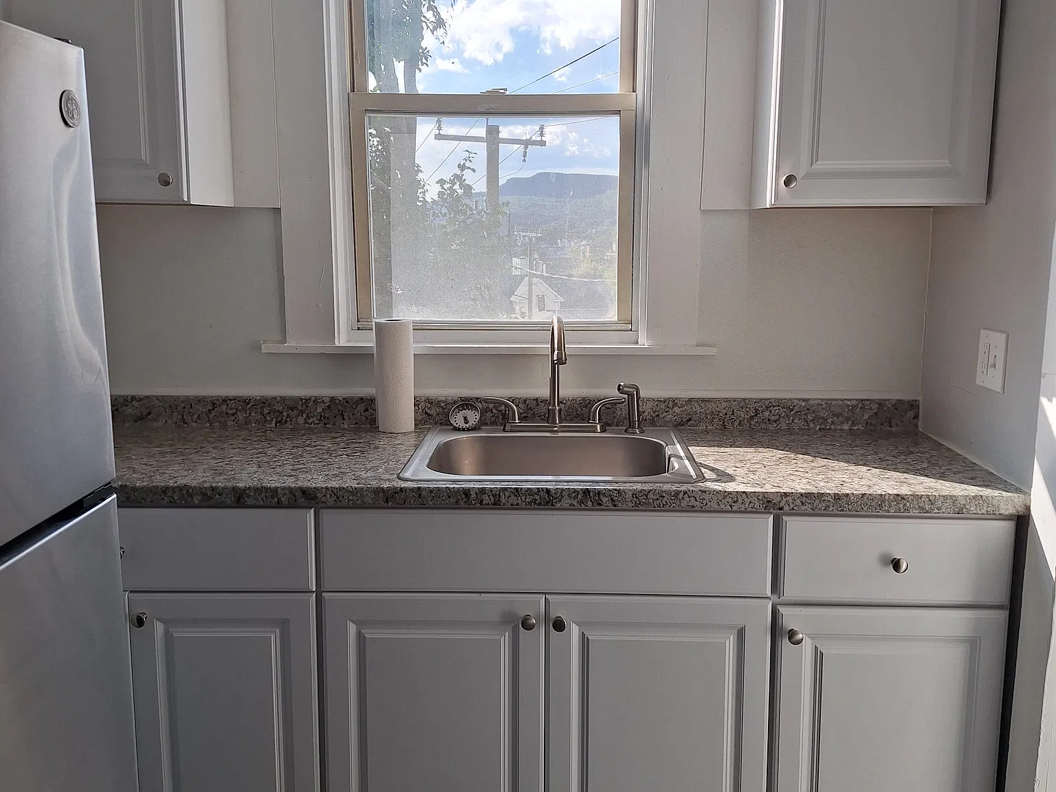 1 bed, 750 sqft, $1,300 — Photo 3