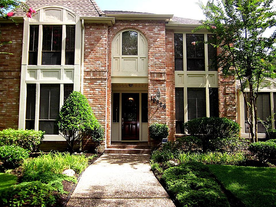 Great home with plenty of updates on cul-de-sac in Green Trails Estates in Katy school district.