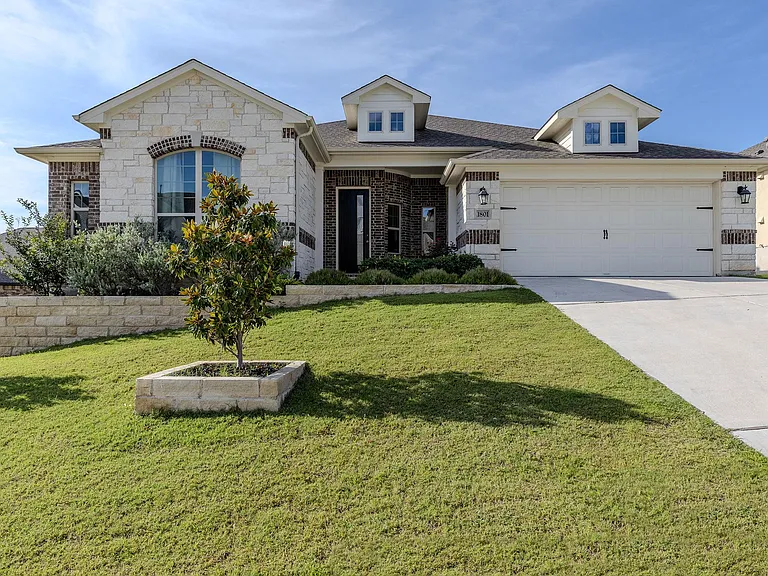 1801 Baleric Dr — Photo 1