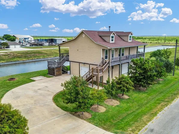 220 Kings Dr, Freeport, TX 77541