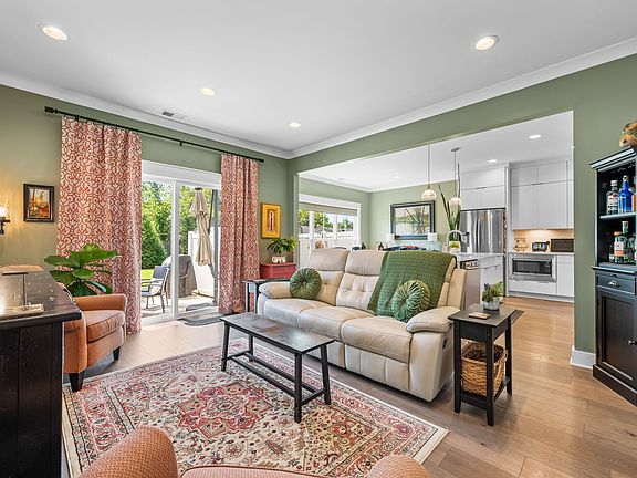 4th image of 530 E Vine St #B1
