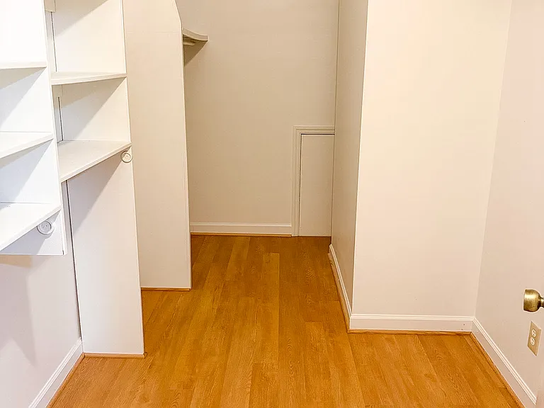 106 Montrose Dr — Photo 23