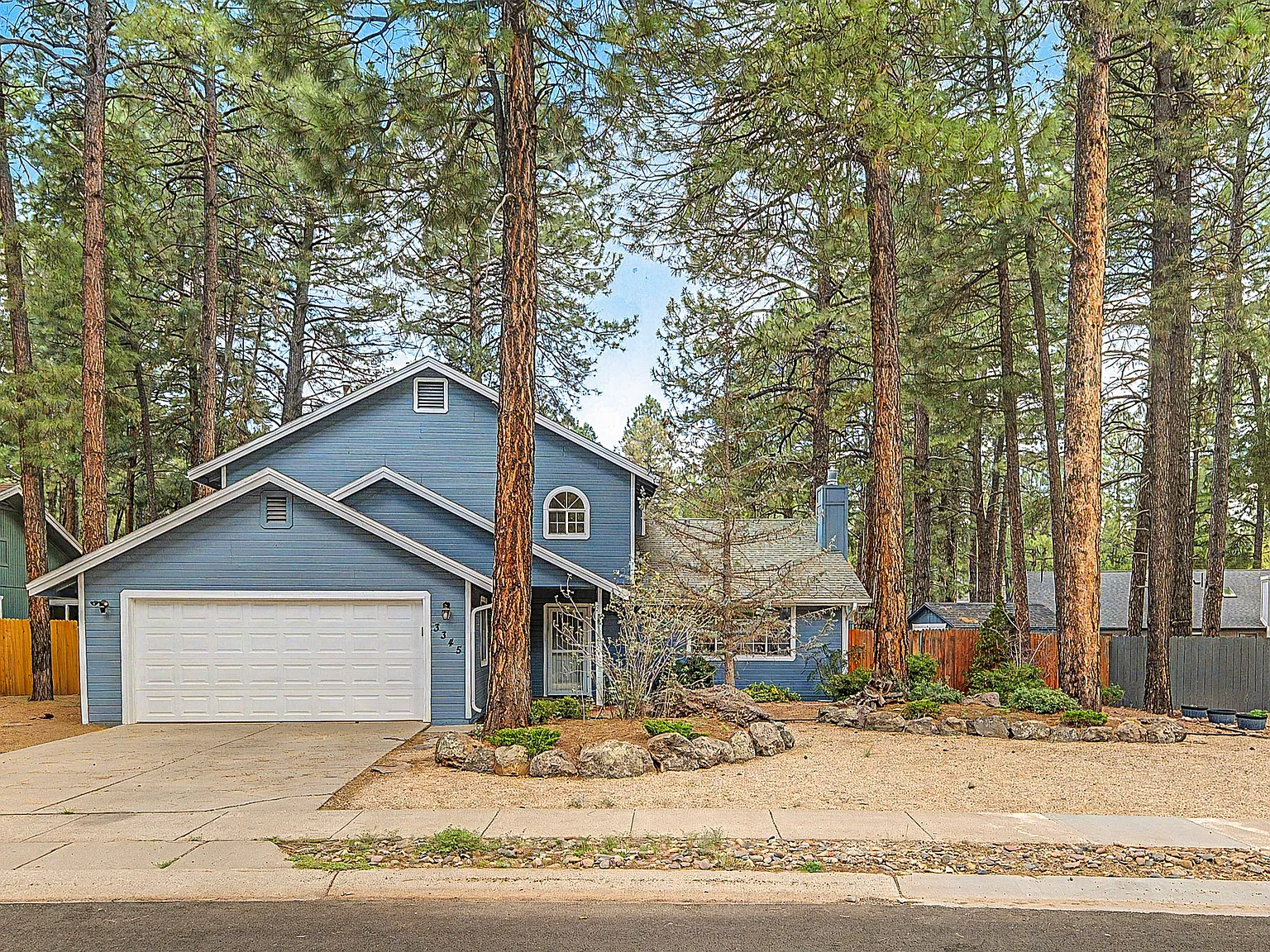 4 bed, 2.5 bath, 2118 sqft, $4,300 — Photo 2