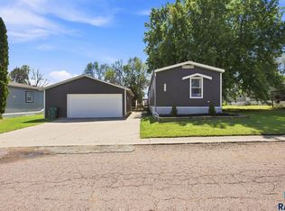5903 W Falcon Pl, Sioux Falls, SD 57107