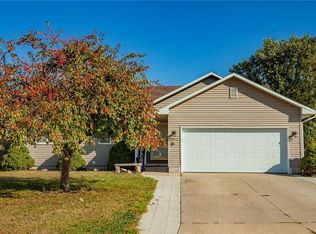 2412 E Glenwood Dr, Des Moines, IA 50320