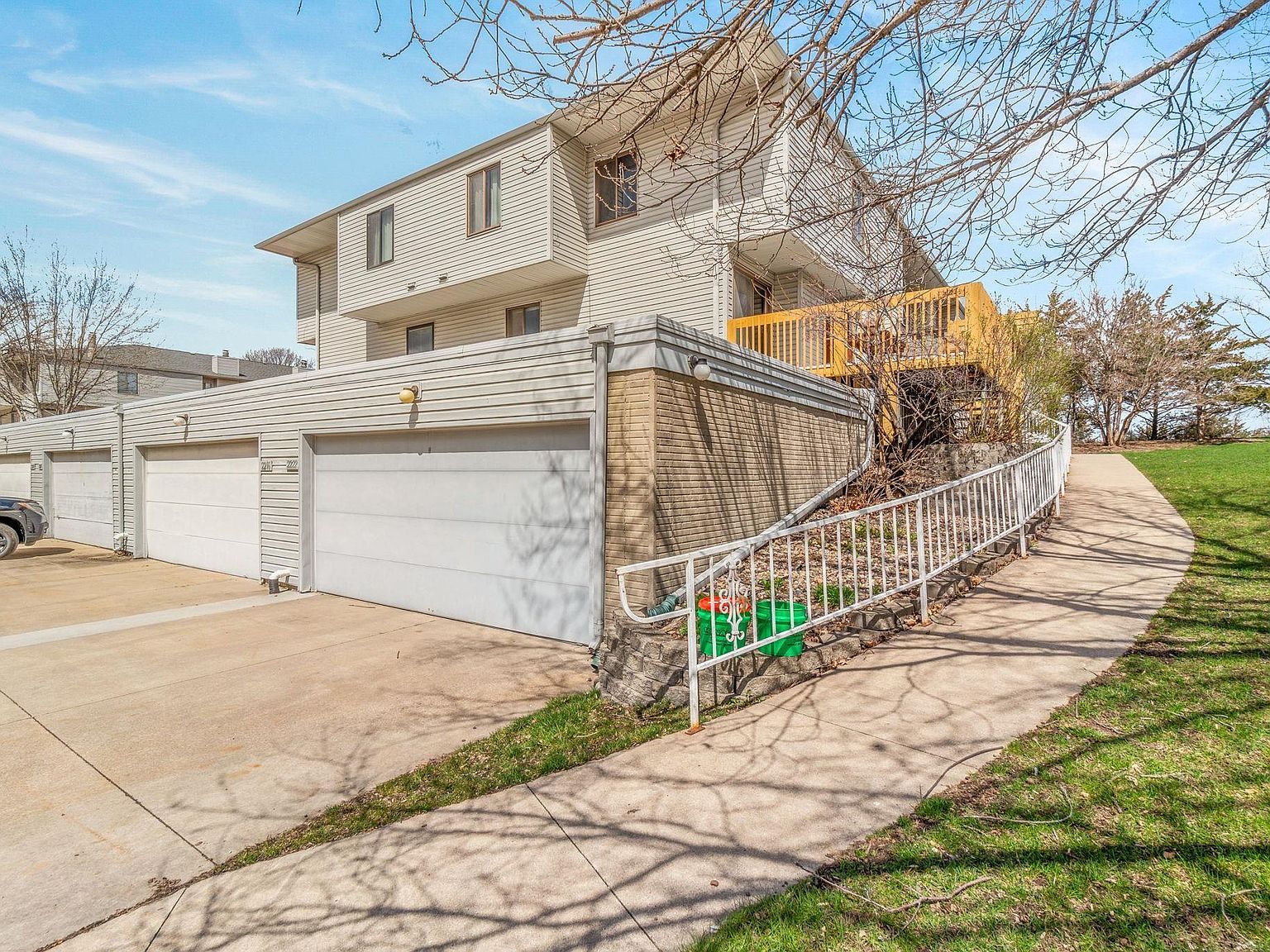 2220 Sky Line Dr, Waterloo, IA 50701 | MLS #20260226 | Zillow