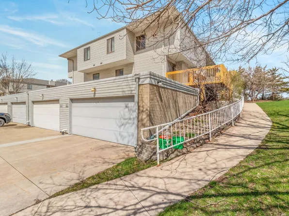 2220 Sky Line Dr, Waterloo, IA 50701