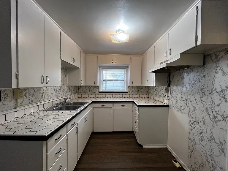 1003 S 8th St — Photo 12