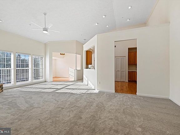 4th image of 1120-J Spalding Dr #21