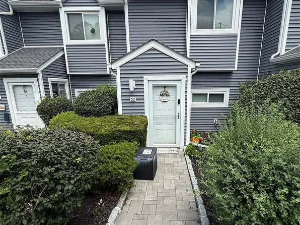 32 Waterview Estate #32, Peekskill, NY 10566