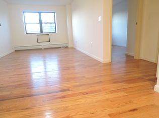 3650 32nd St, Astoria, NY 11106