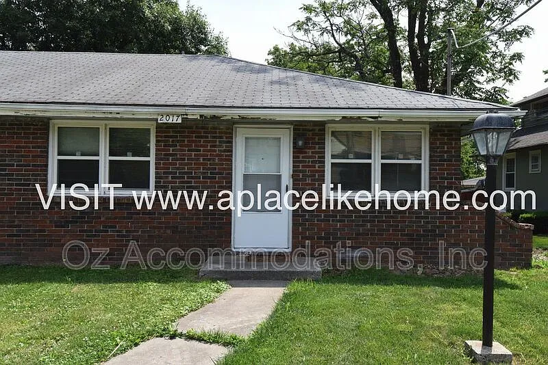 2 bed, 1.0 bath, 780 sqft, $999 — Photo 2