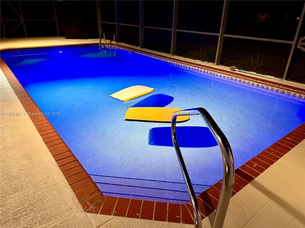 3647 Barberry Dr, Wellington, FL 33414