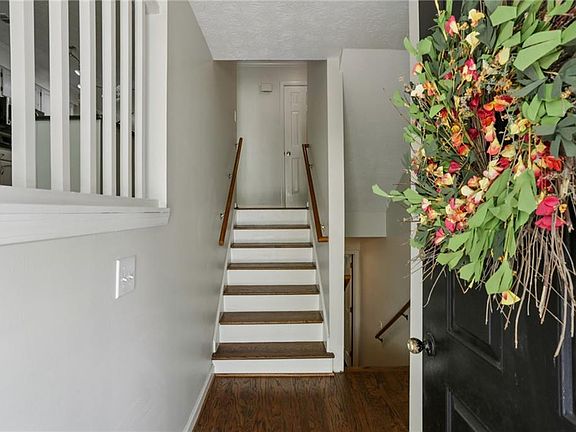 5th image of 222 Forkner Dr APT 18